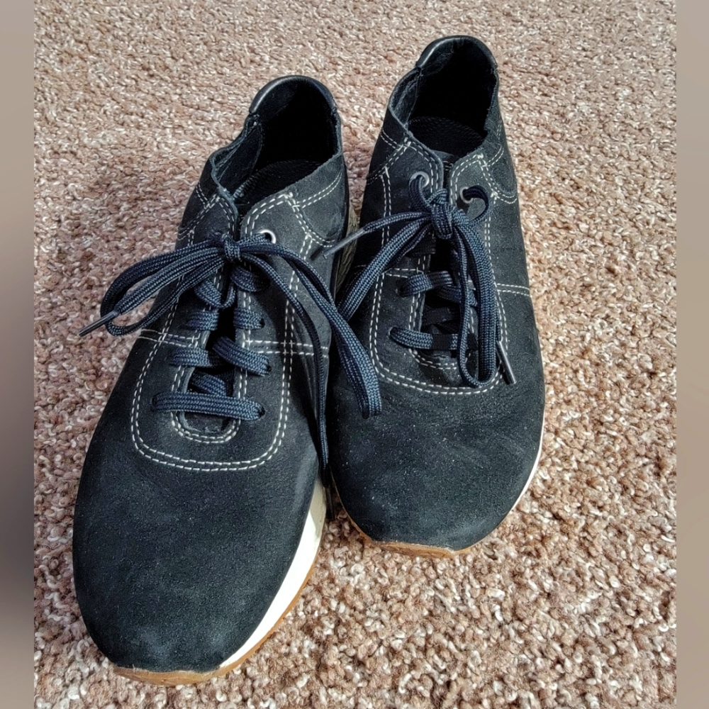 L.L. Bean Black Sneakers Suede Low-Top Size 8